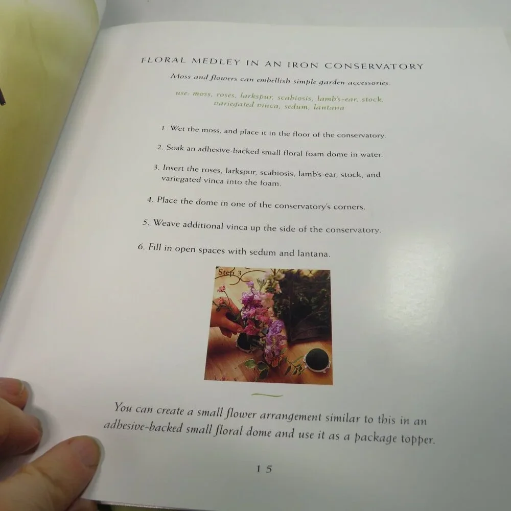 Southern Living Simple Flower Arranging by Lauren Brooks Hardcover